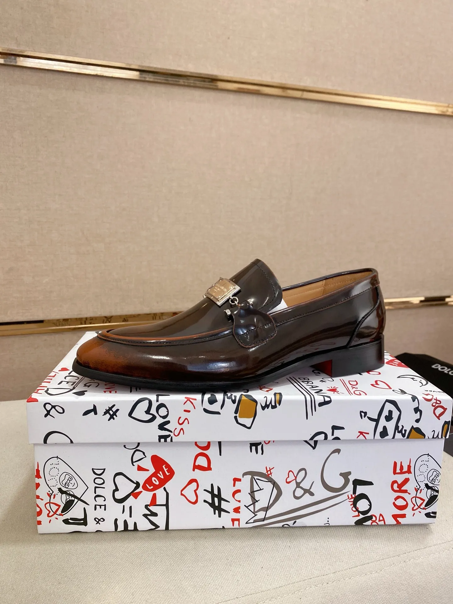 Men's clothing and shoes💰 520💰🌲DG top-notch🔍🔍men's new leather shoes🚹sold at the same time⚠The uppers are imported cowhide from Italy, the entire imported cowhide lining, and imported accessories💪💪, completely 1⃣️ vs. 1⃣️🇮🇹 💪💪, ⚠Sole: The original sole is specially provided by the original factory, the exclusive movable molded sole is super comfortable, ⚠Original factory follow-up goods, 🔍🔍high quality, can be entered and exited at will, welcome to compare ⚠Size number: 38-44. Can be customized 45 non-returnable